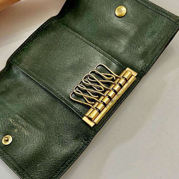 Louis Vuitton Green Taiga Leather 6-Hooks Key Case - Picture 8 of 12